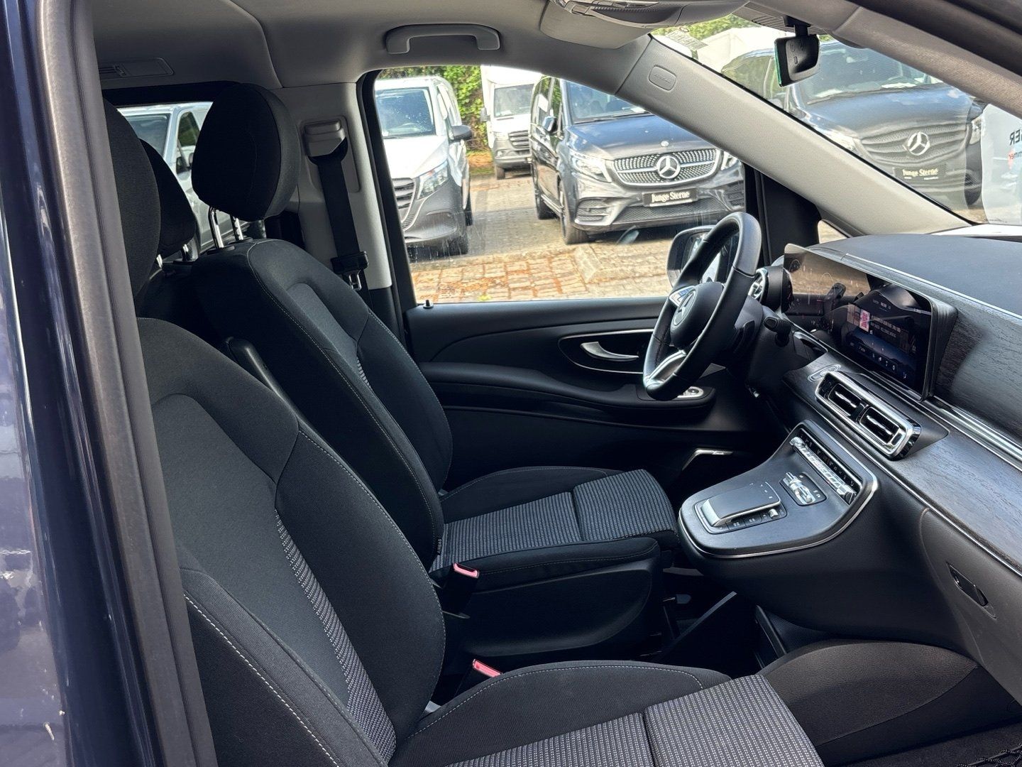 Mercedes-Benz V 300 d Style 4x4 - Samsaru's Car Outlet