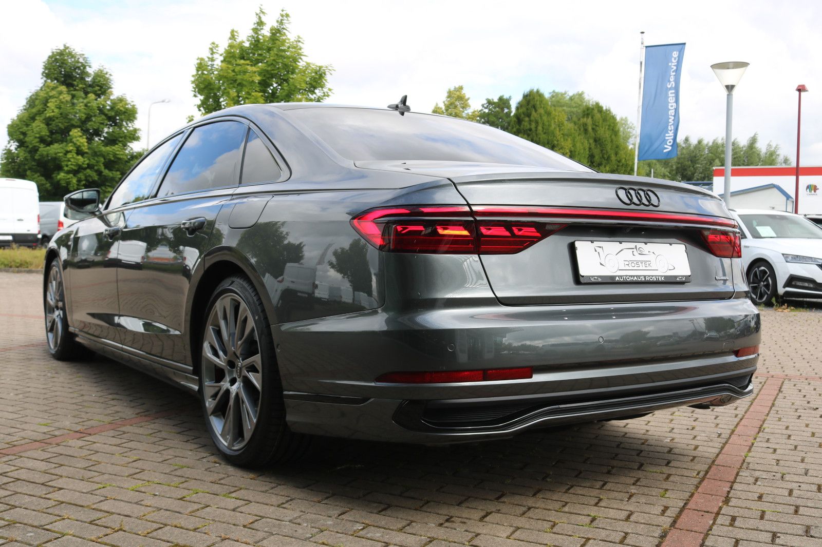 Audi A8 L 60 TFSI e Lang S line - Samsaru's Car Outlet