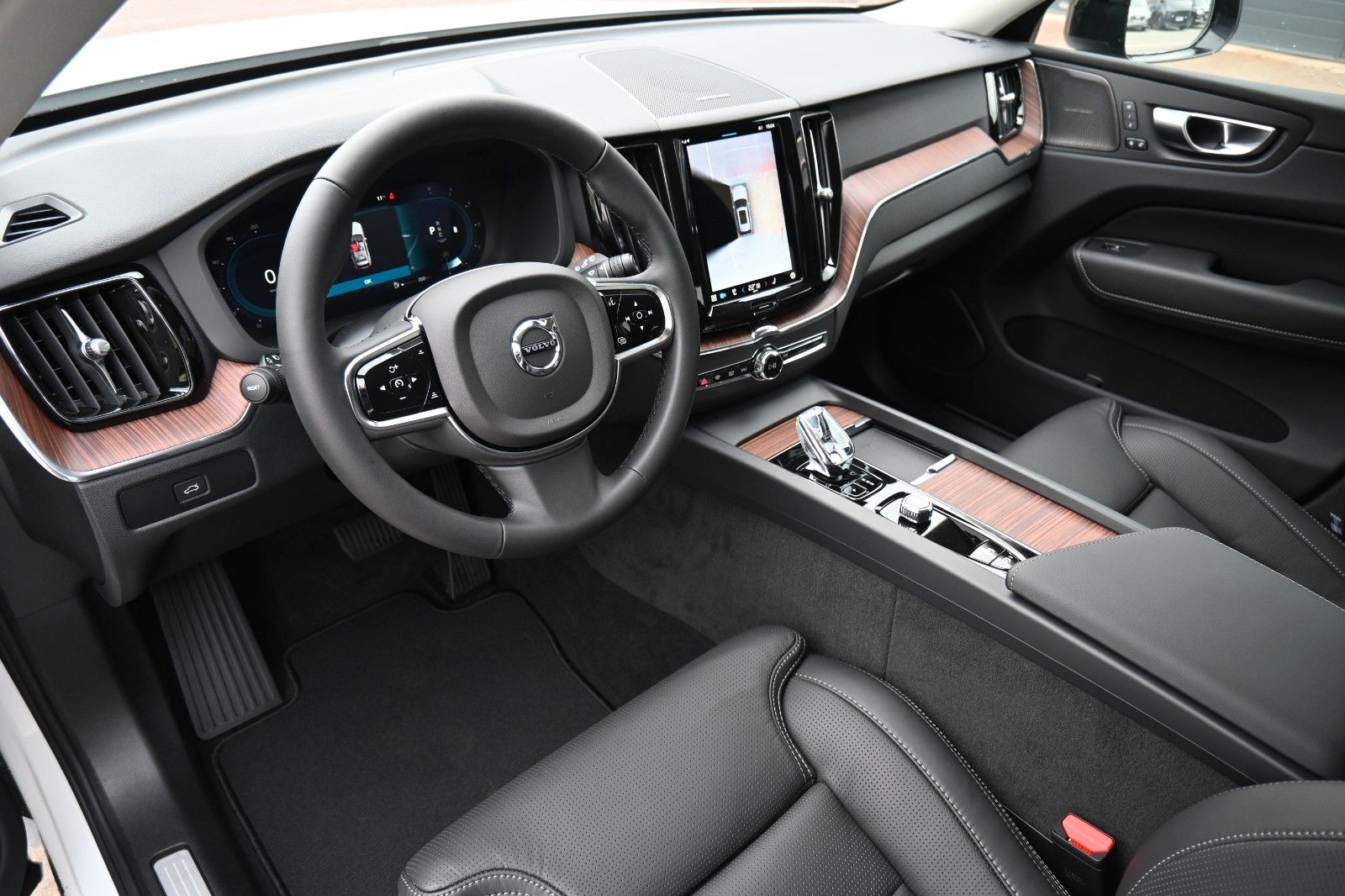 Volvo XC60 B4 D Autom. Plus Dark*STDHZG*360°*H&K*ACC