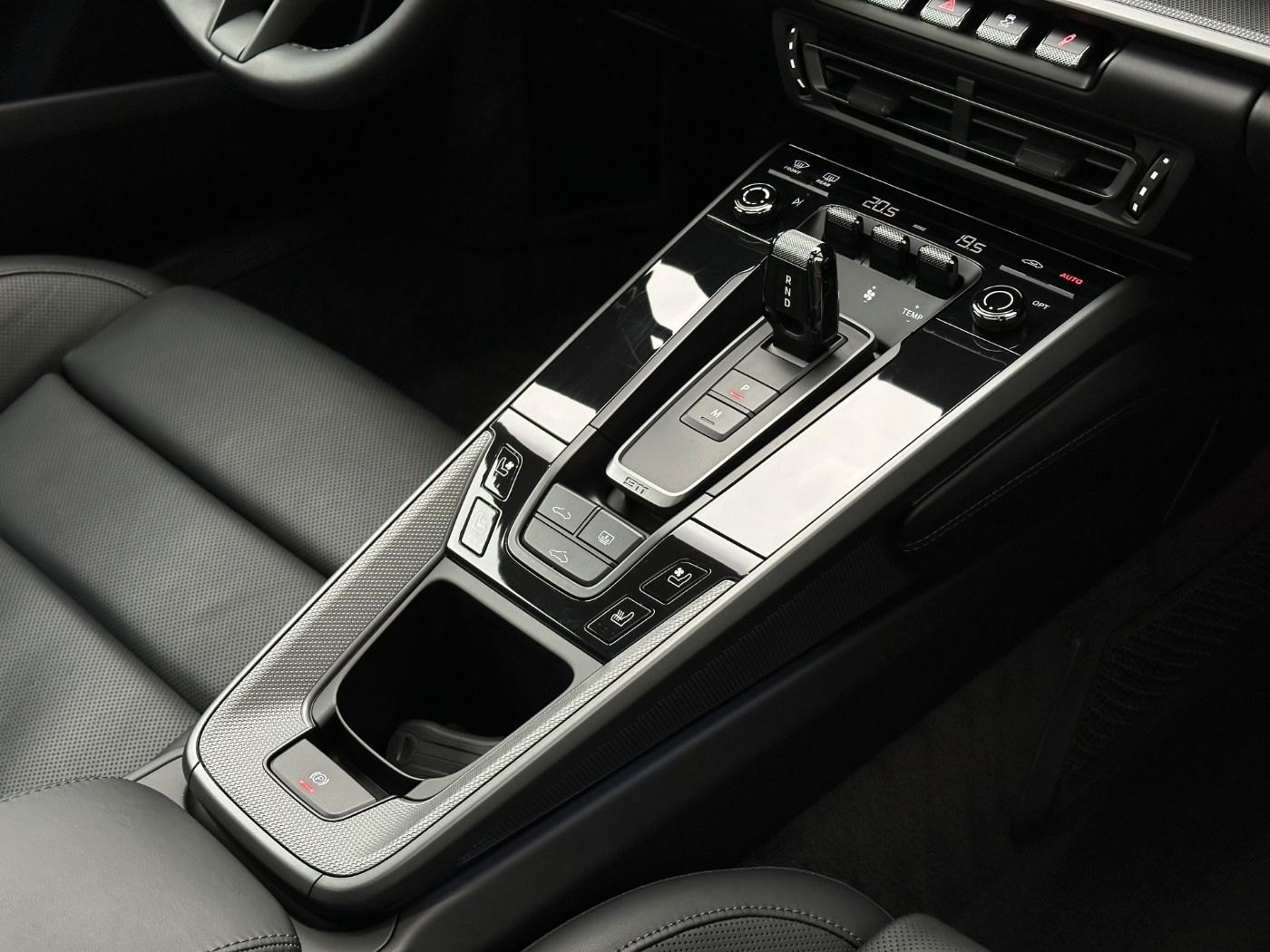 Porsche 992 911 Carrera 4S Lift Matrix BOSE InnoDrive