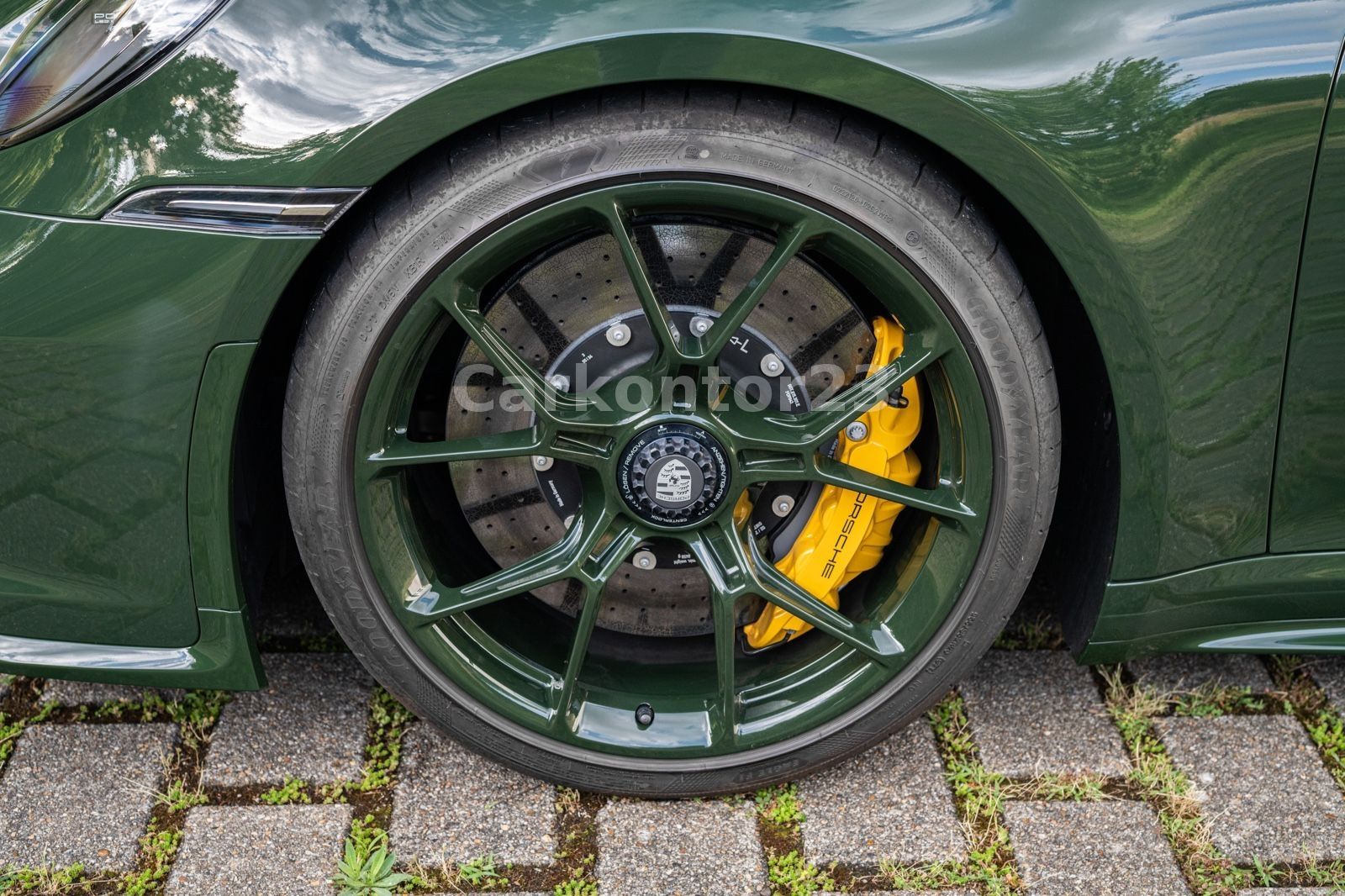 Porsche 992 GT3 Touring - Samsaru's Car Outlet