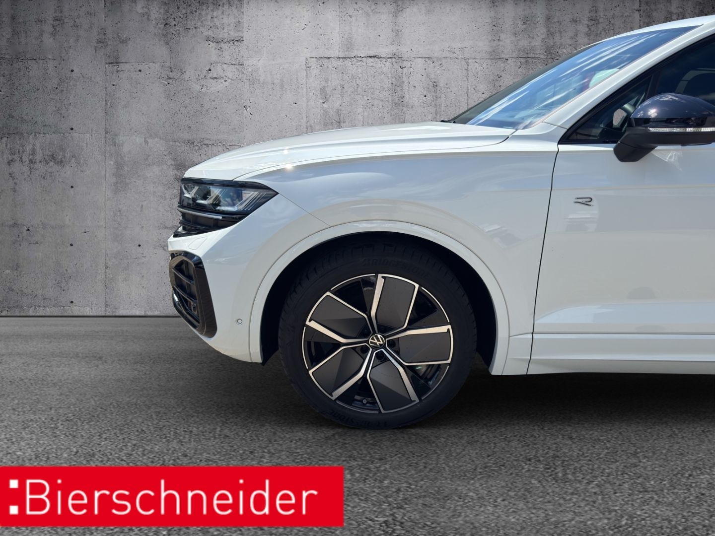 Volkswagen Touareg 3.0 TDI R-Line - Samsaru's Car Outlet