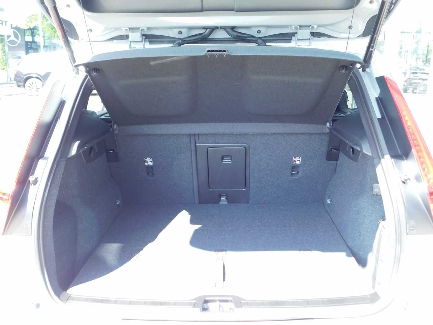 Volvo XC40 B4 Core - Samsaru's Car Outlet