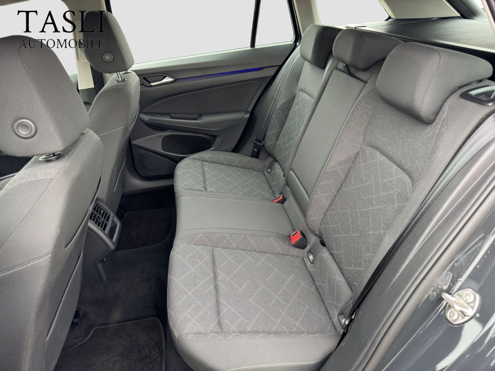 Volkswagen Golf VIII/8 Variant Life - Samsaru's Car Outlet