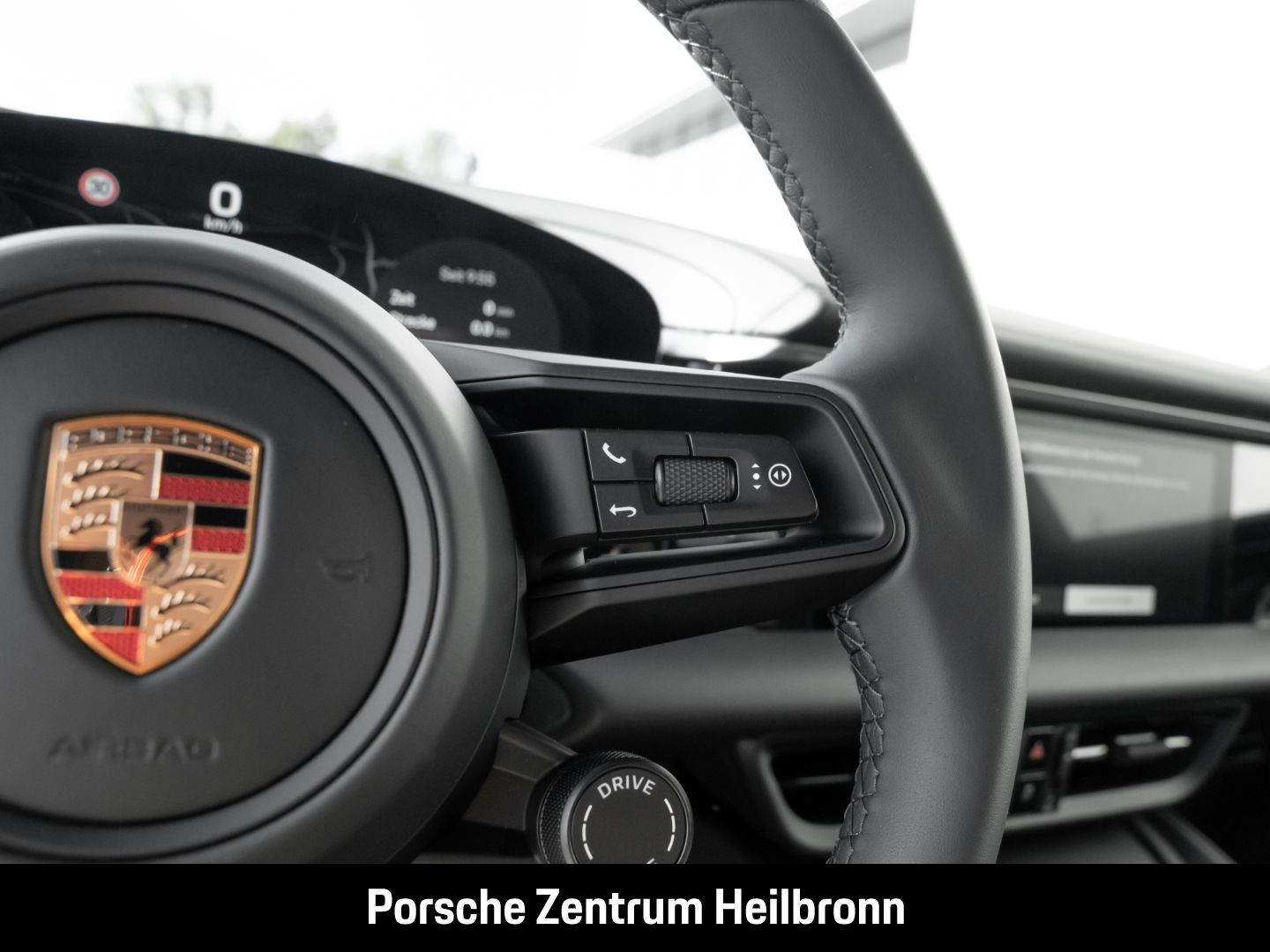 Porsche Macan 4 Surround-View LED-Matrix Abstandstempoma