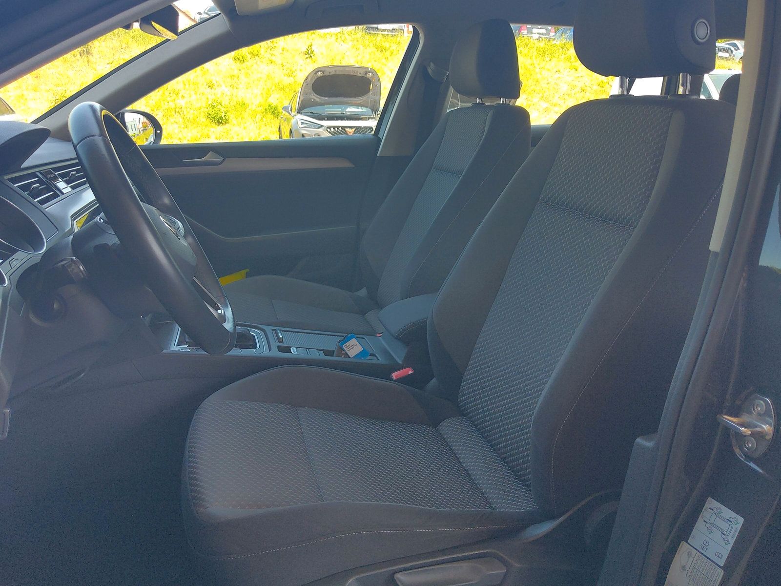 Volkswagen Passat Variant 1.6 TDI - Samsaru's Car Outlet