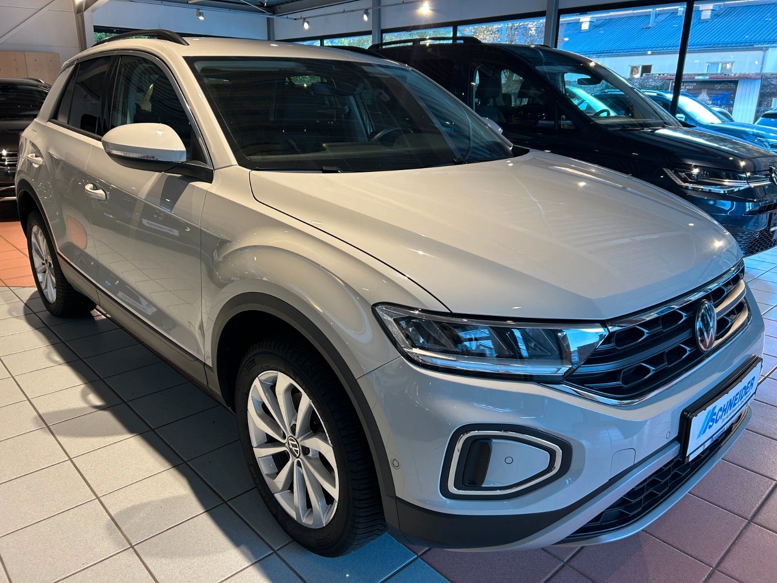 Volkswagen T-ROC Life - Samsaru's Car Outlet
