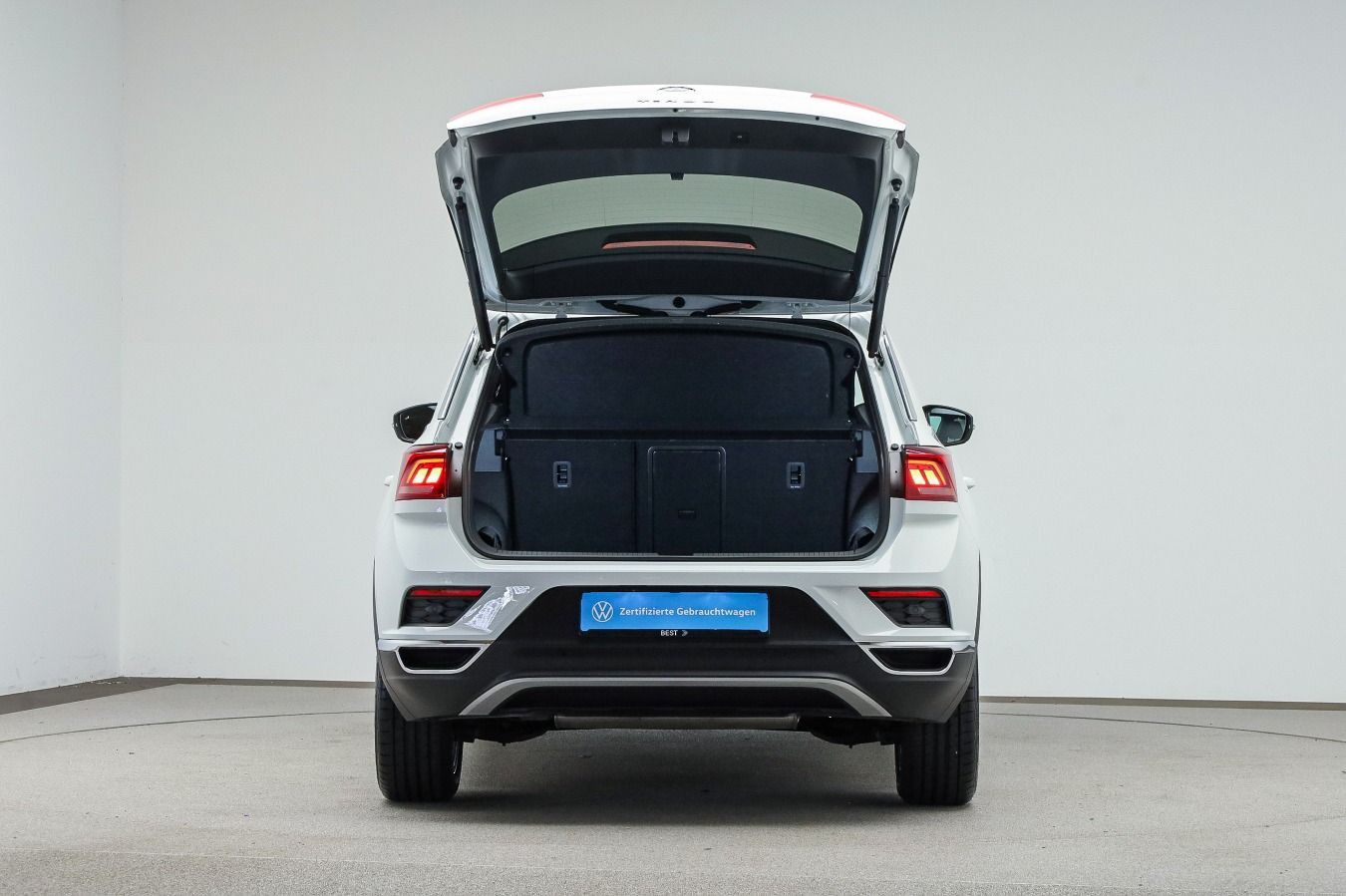 Volkswagen T-Roc 1.5 TSI DSG SPORT - Samsaru's Car Outlet