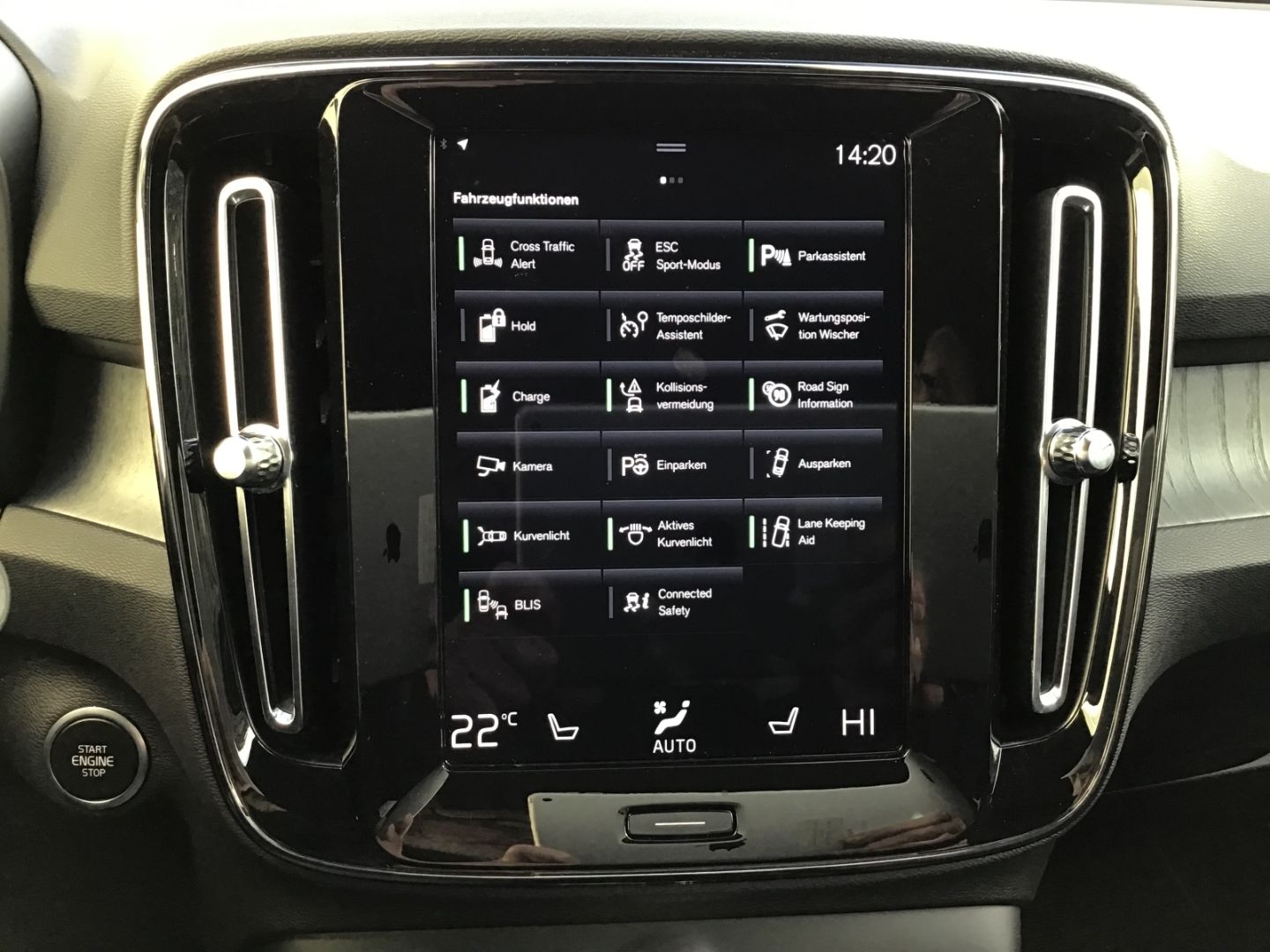 Volvo XC40 T4 Inscription Recharge - Samsaru's Car Outlet