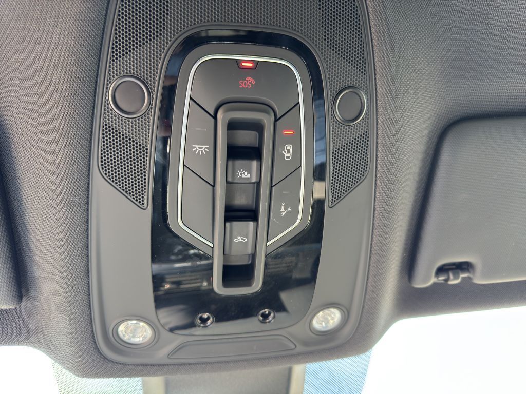 Audi Q5 50 TFSIe quattro S tronic S-line - Samsaru's Car Outlet