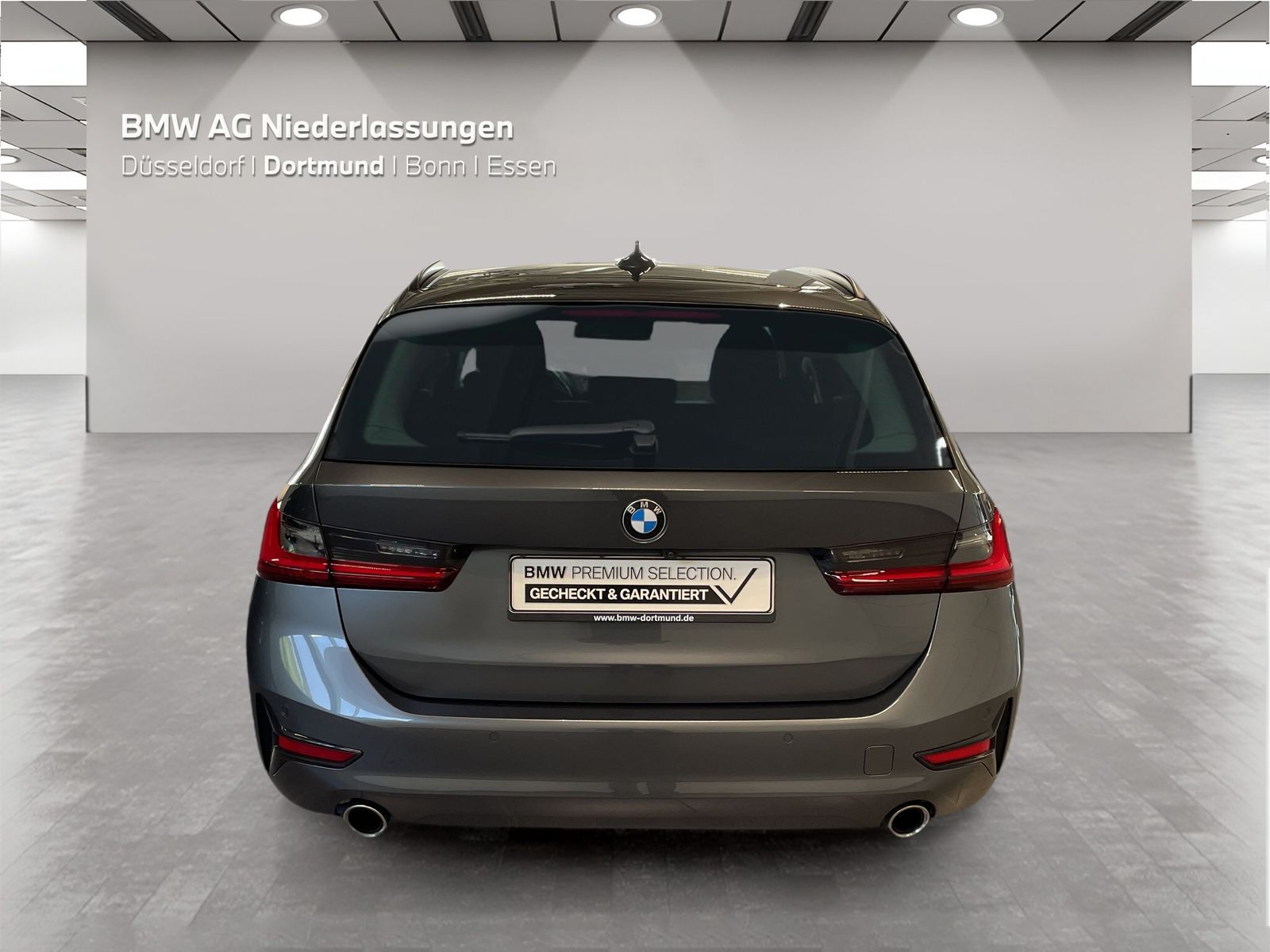 BMW 320i Touring - Samsaru's Car Outlet