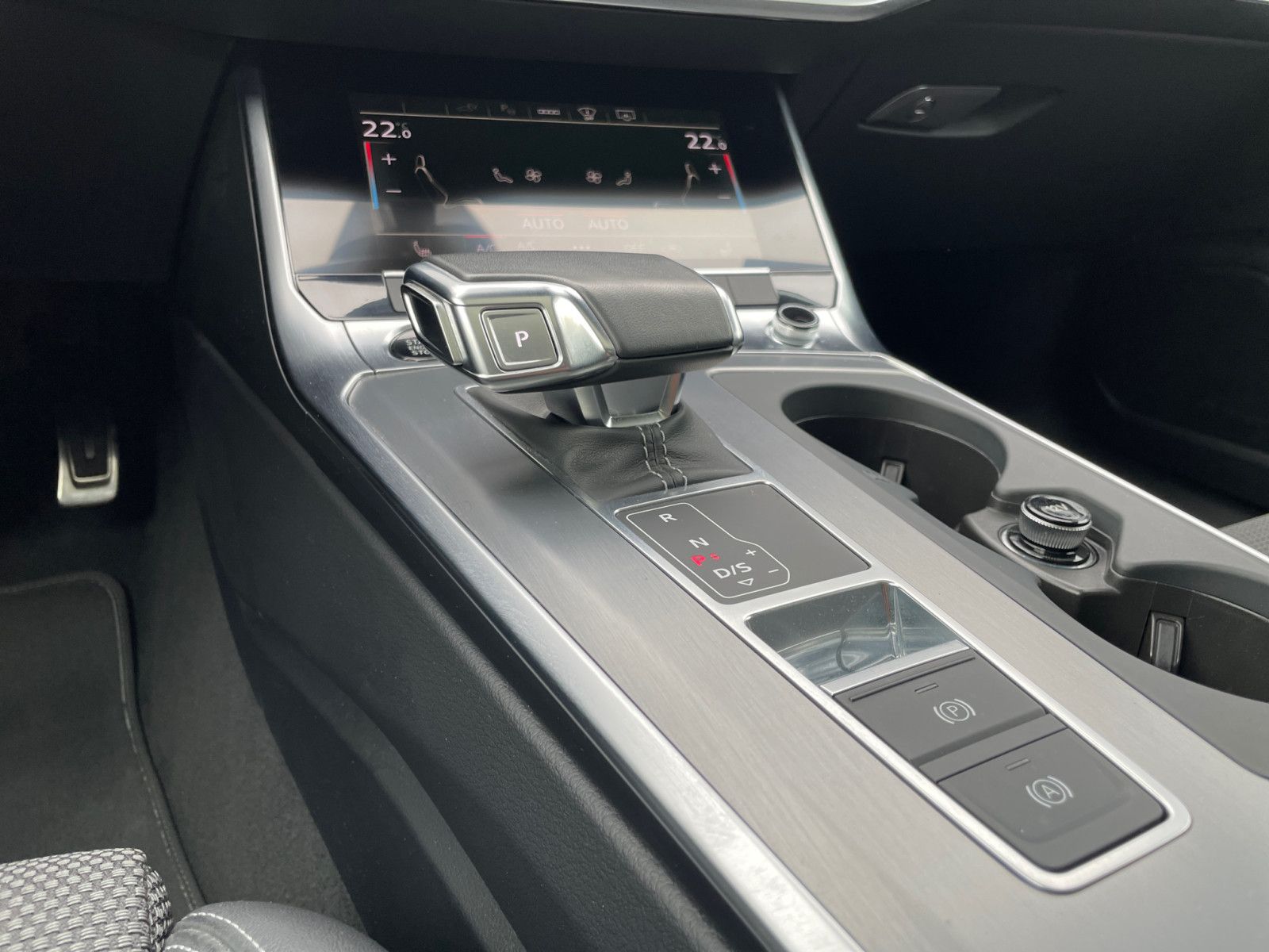 Audi A6 Avant 50TFSIe quattro S-line - Samsaru's Car Outlet