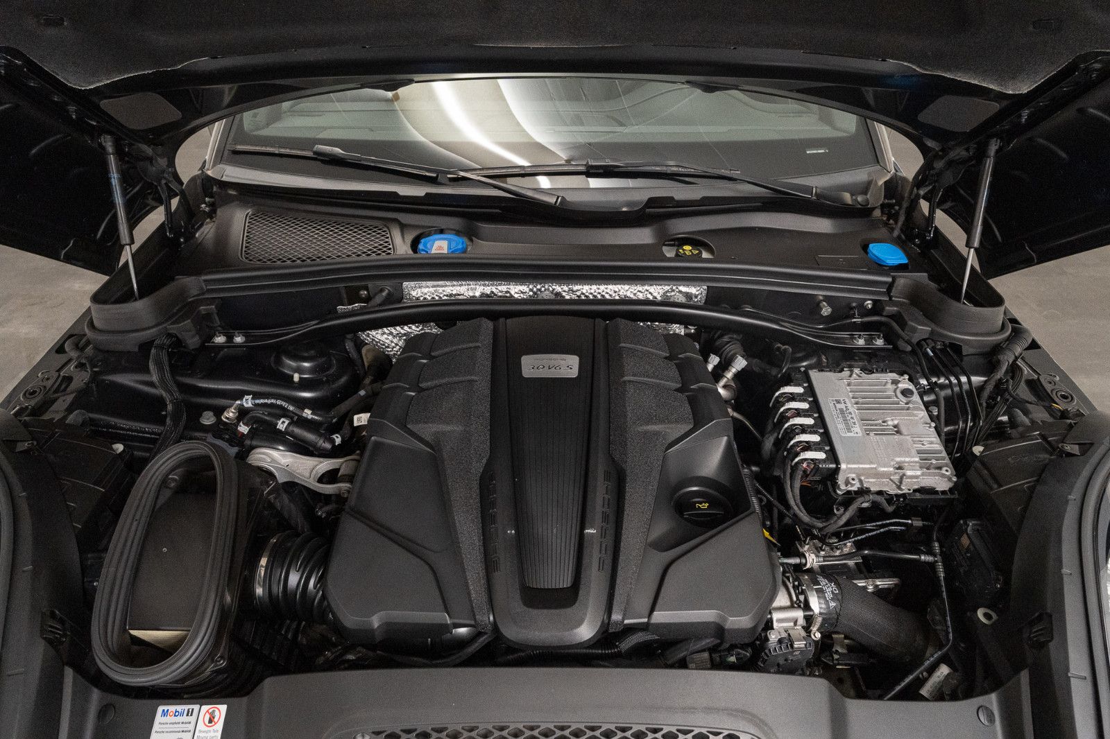 Porsche Macan S - Samsaru's Car Outlet