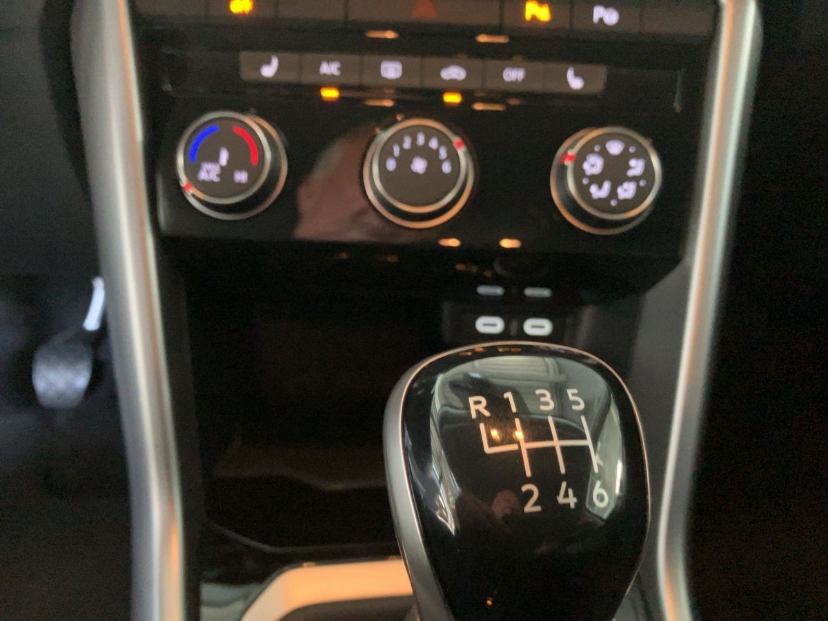 Volkswagen T-ROC 1.0 TSI LIFE - Samsaru's Car Outlet