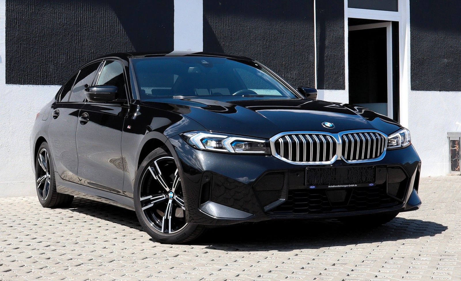 BMW 3 Lim. 320 d xDrive M Sport - Samsaru's Car Outlet