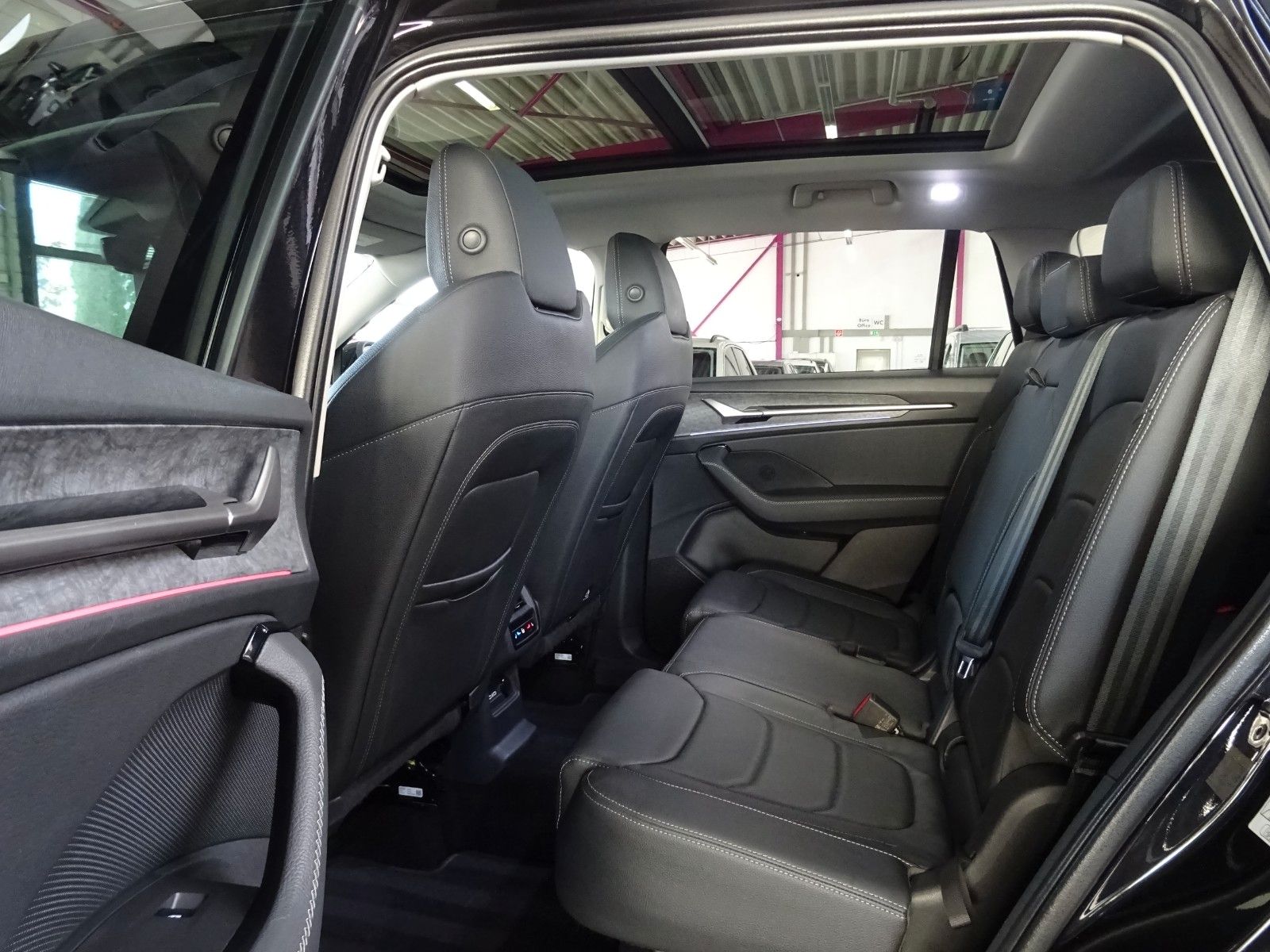 Skoda Kodiaq 2.0 TDI*4X4*7 SITZE*MATRIX*AHK*STHZ*PANO*