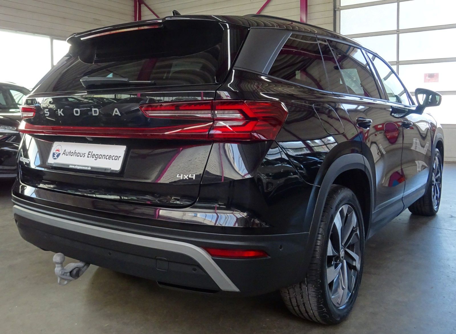 Skoda Kodiaq 2.0 TDI*4X4*7 SITZE*MATRIX*AHK*STHZ*PANO*