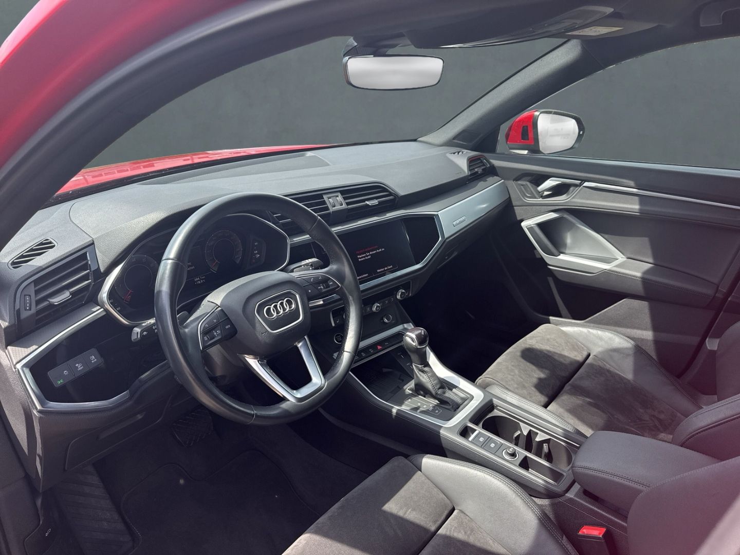 Audi Q3 40 TFSI quattro advanced - Samsaru's Car Outlet