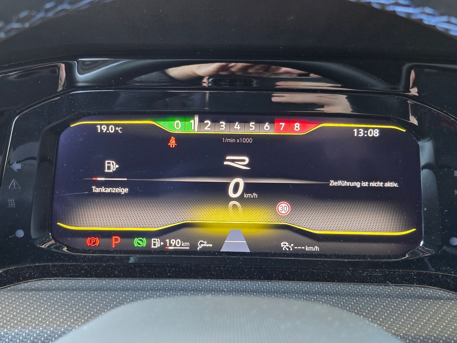 Volkswagen Golf VIII R 2.0 TSI DSG - Samsaru's Car Outlet