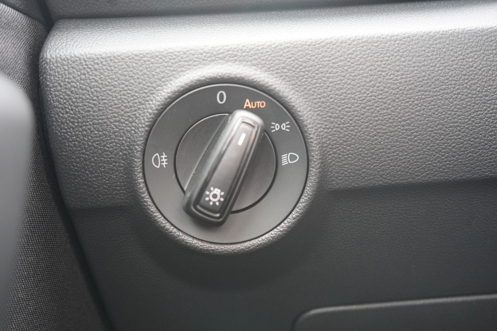 Volkswagen T-Roc 1.0 TSI Life - Samsaru's Car Outlet