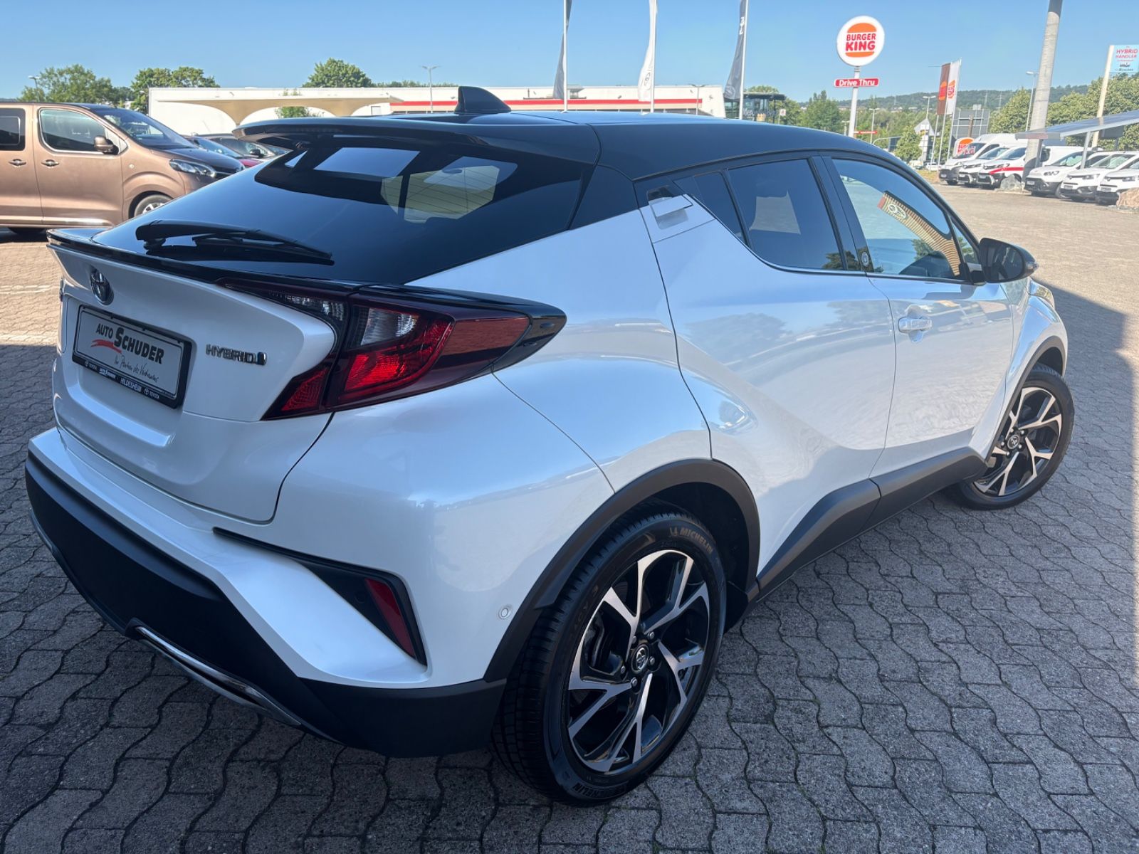Toyota C-HR Hybrid Team - Samsaru's Car Outlet