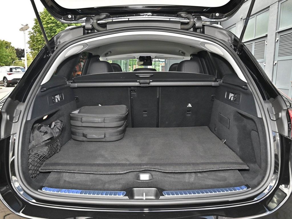 Mercedes-Benz GLC 300 de 4M Avantgarde Advanced Plus - Samsaru's Car Outlet