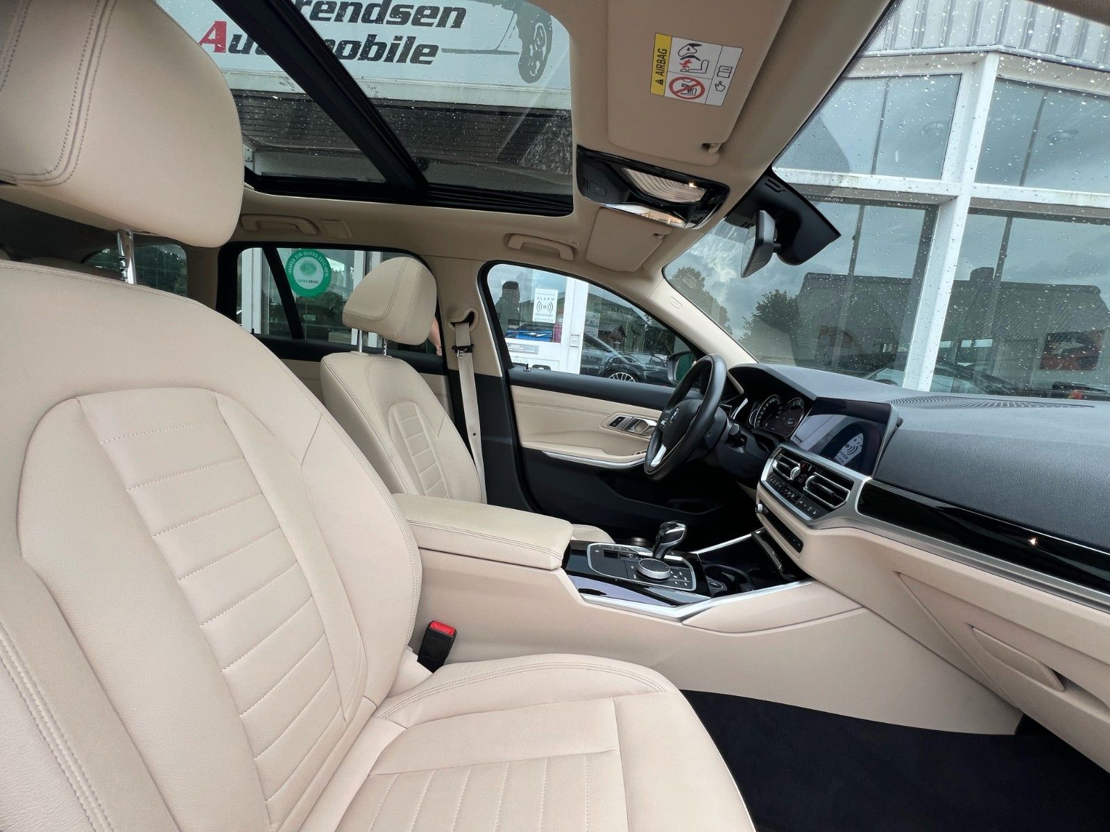 BMW 320i - Samsaru's Car Outlet