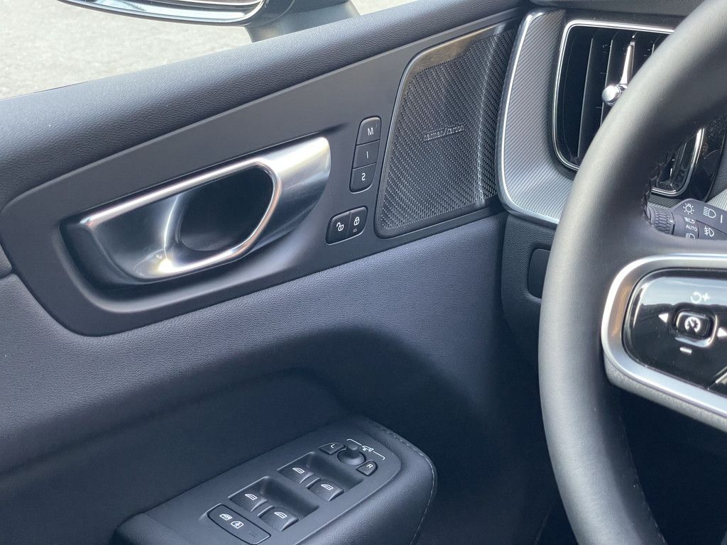 Volvo XC60 T6 Plus Dark Recharge Plug-In Hybrid AWD