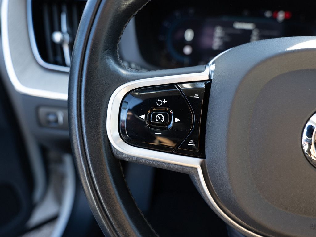 Volvo XC60 B4 Plus Bright AWD SHZ KAMERA NAVI AHK LED