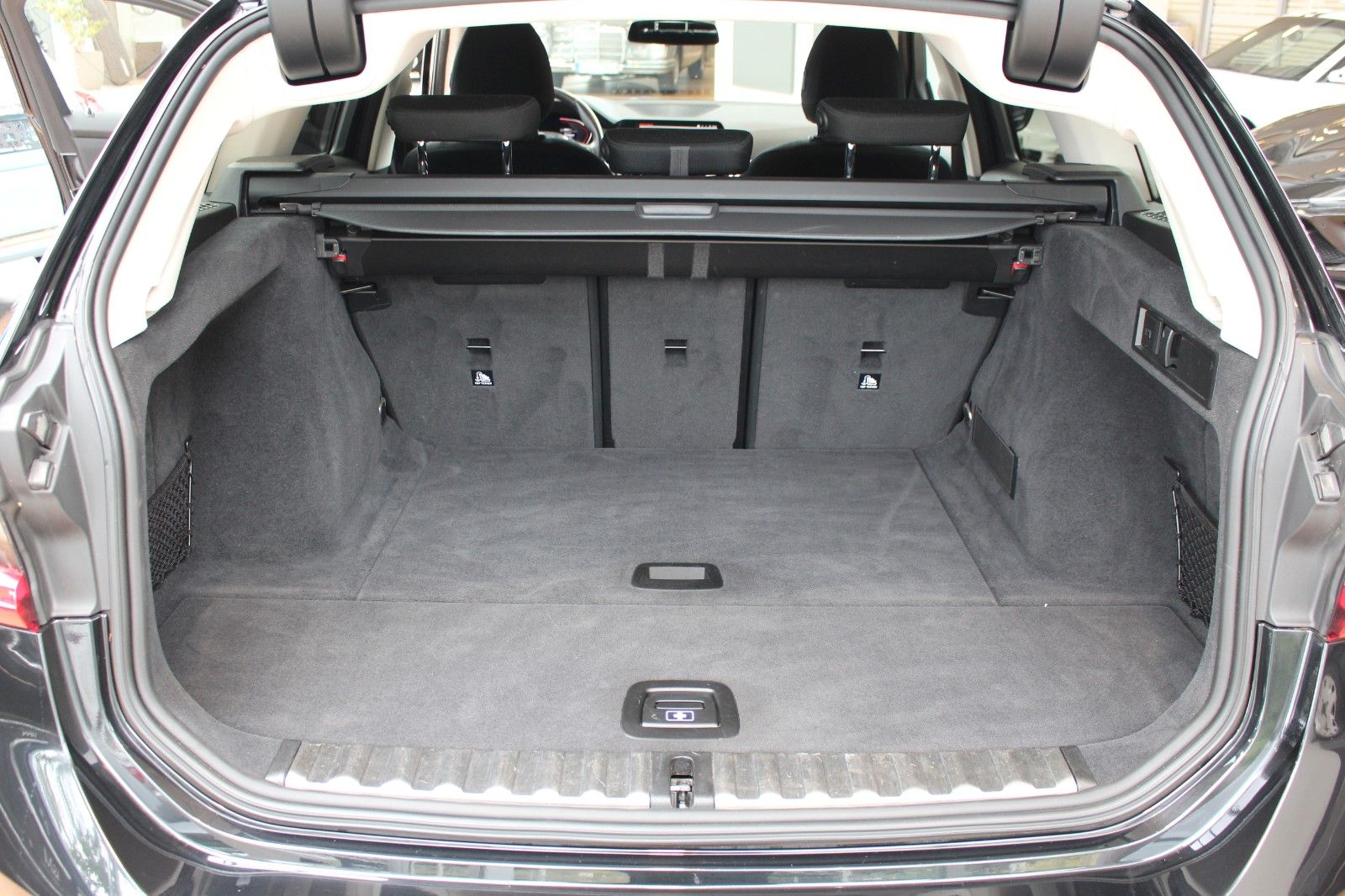BMW 318d Touring Advantage - Samsaru's Car Outlet