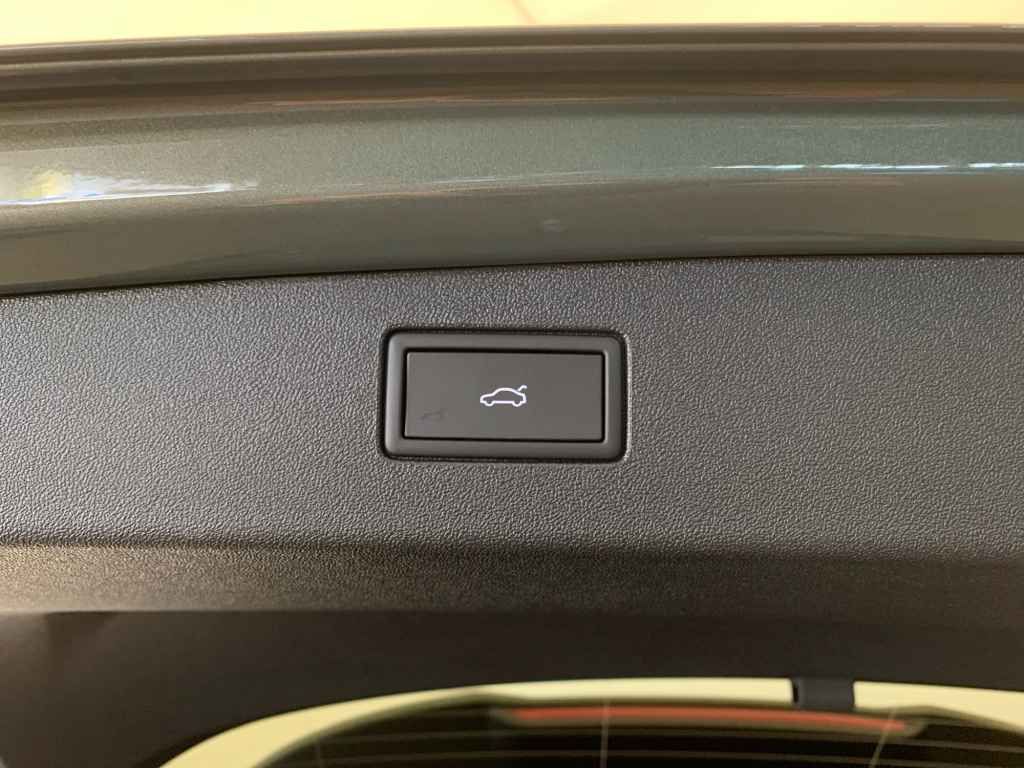 Volkswagen Tiguan R-Line eHybrid LEDER*PANO*DCC*AHK*HARMAN