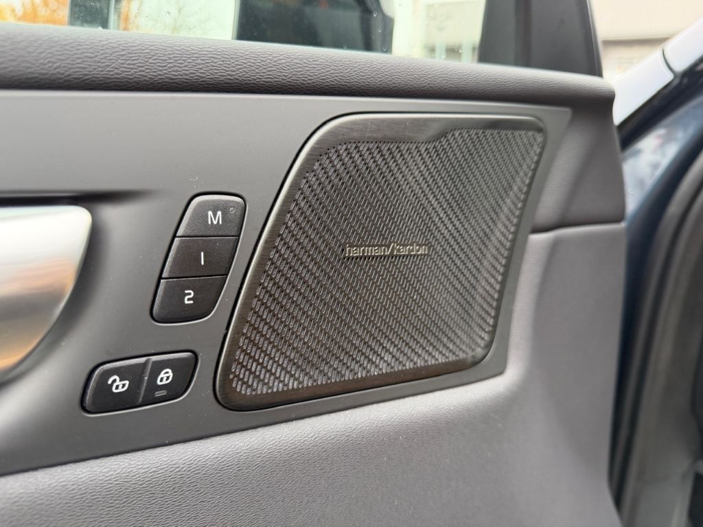 Volvo XC60 Ultimate Dark Recharge Plug-In Hybrid T8 AW