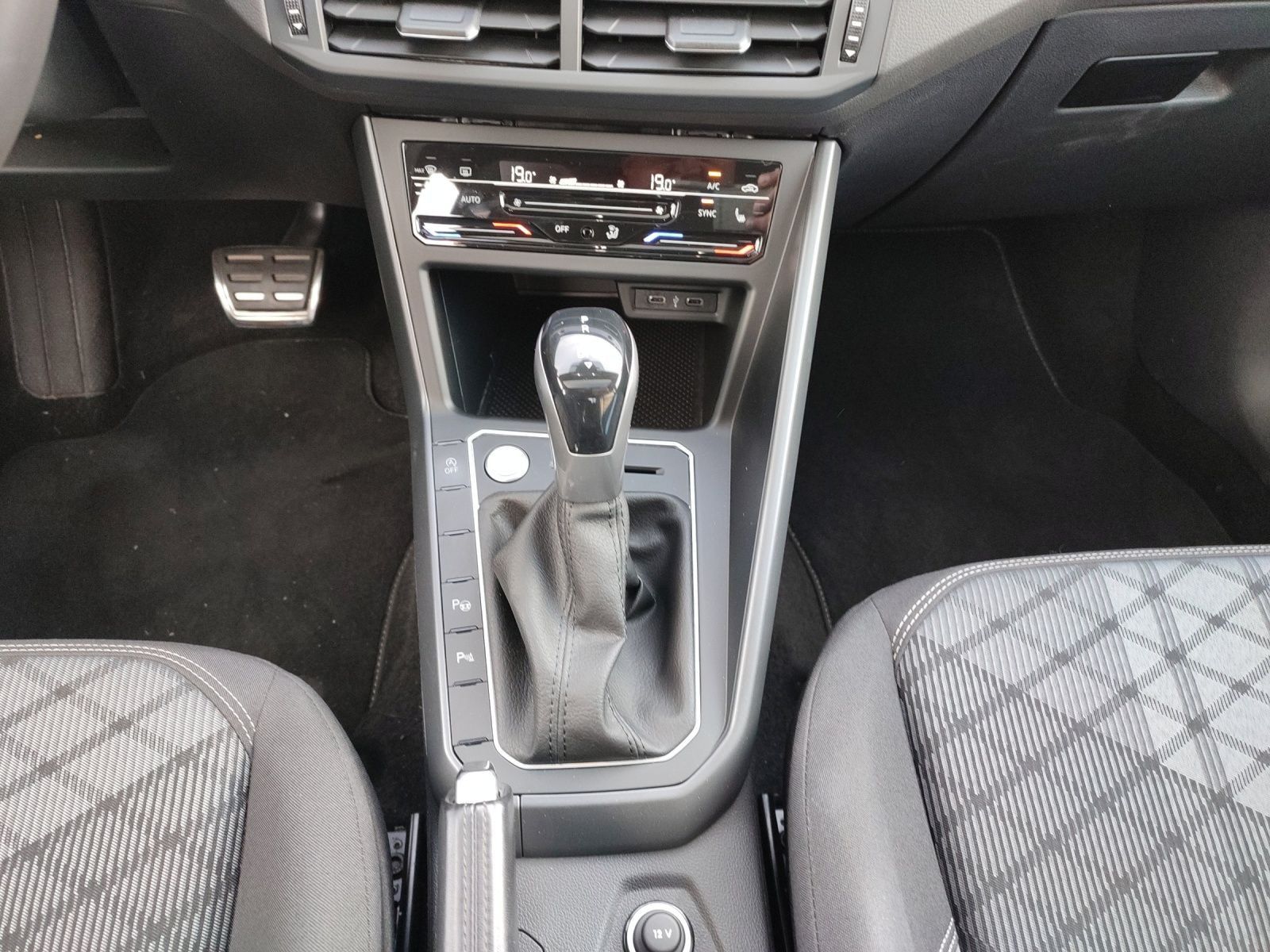 Volkswagen Taigo 1.5 TSI DSG R-Line - Samsaru's Car Outlet