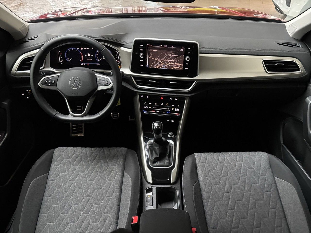 Volkswagen T-Roc 1.0 TSI MOVE - Samsaru's Car Outlet