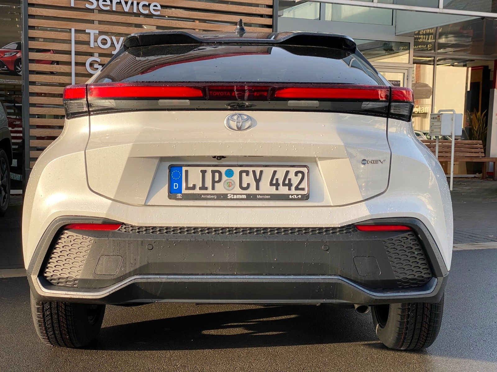 Toyota C-HR 1.8 Hybrid - Samsaru's Car Outlet