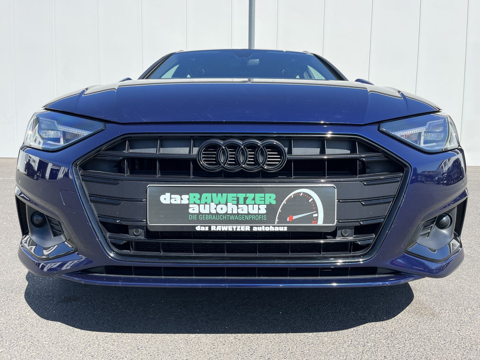 Audi A4 Avant 40 2.0 TDI S-Line - Samsaru's Car Outlet