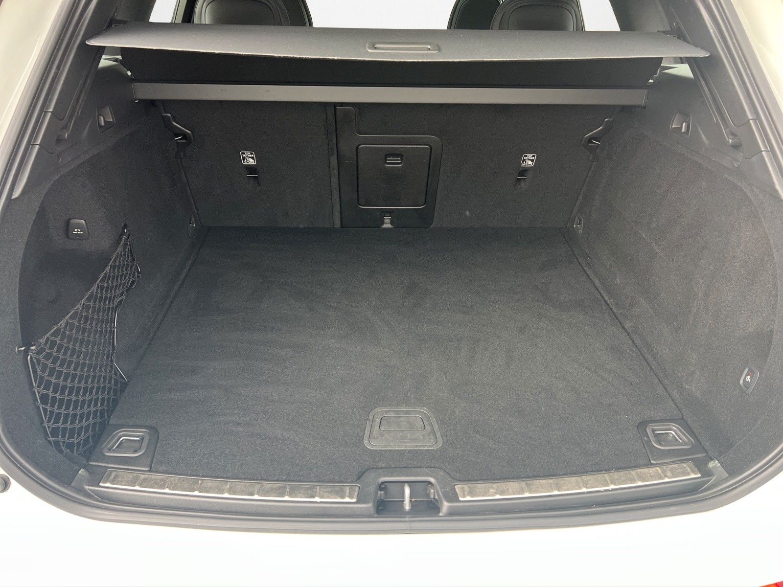 Volvo XC60 B4 D AWD R Design - Samsaru's Car Outlet