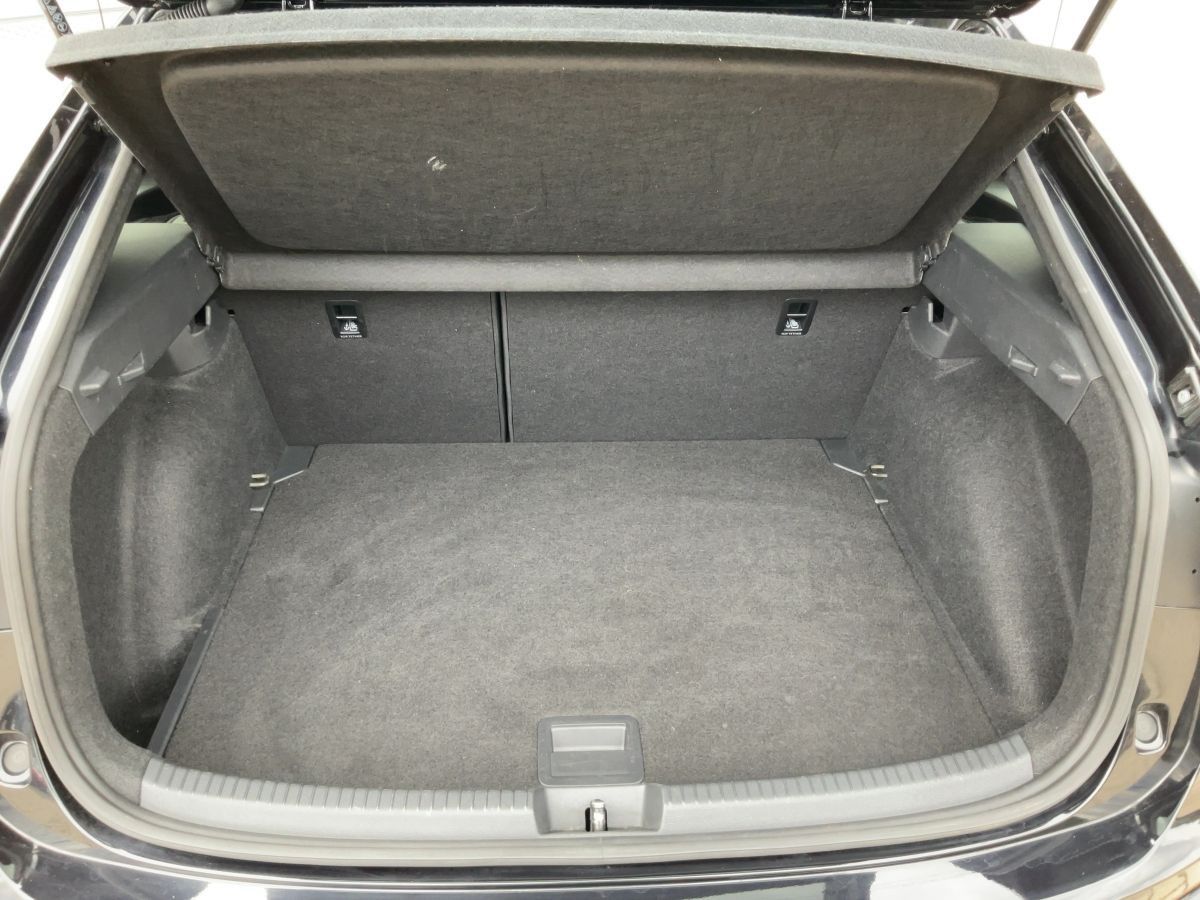 Volkswagen Taigo 1.5 TSI DSG R-LINE - Samsaru's Car Outlet