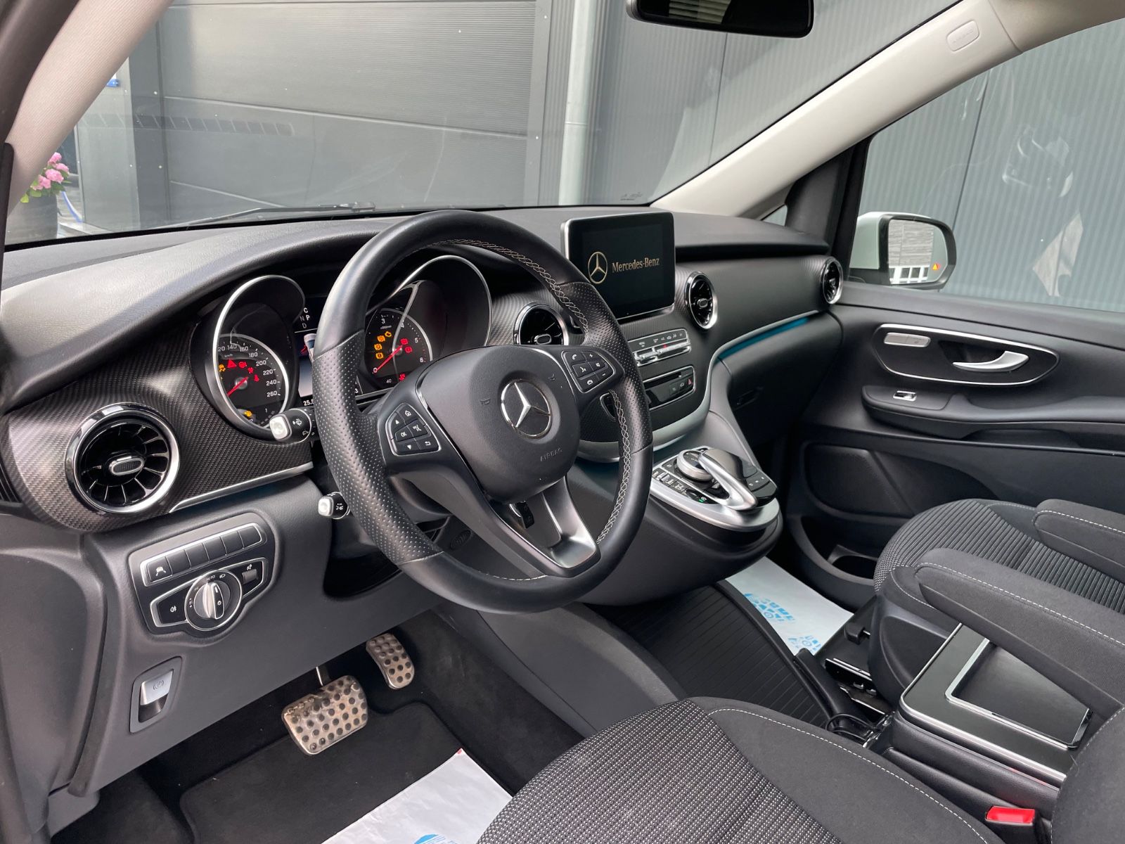 Mercedes-Benz V 300 d AMG - Samsaru's Car Outlet