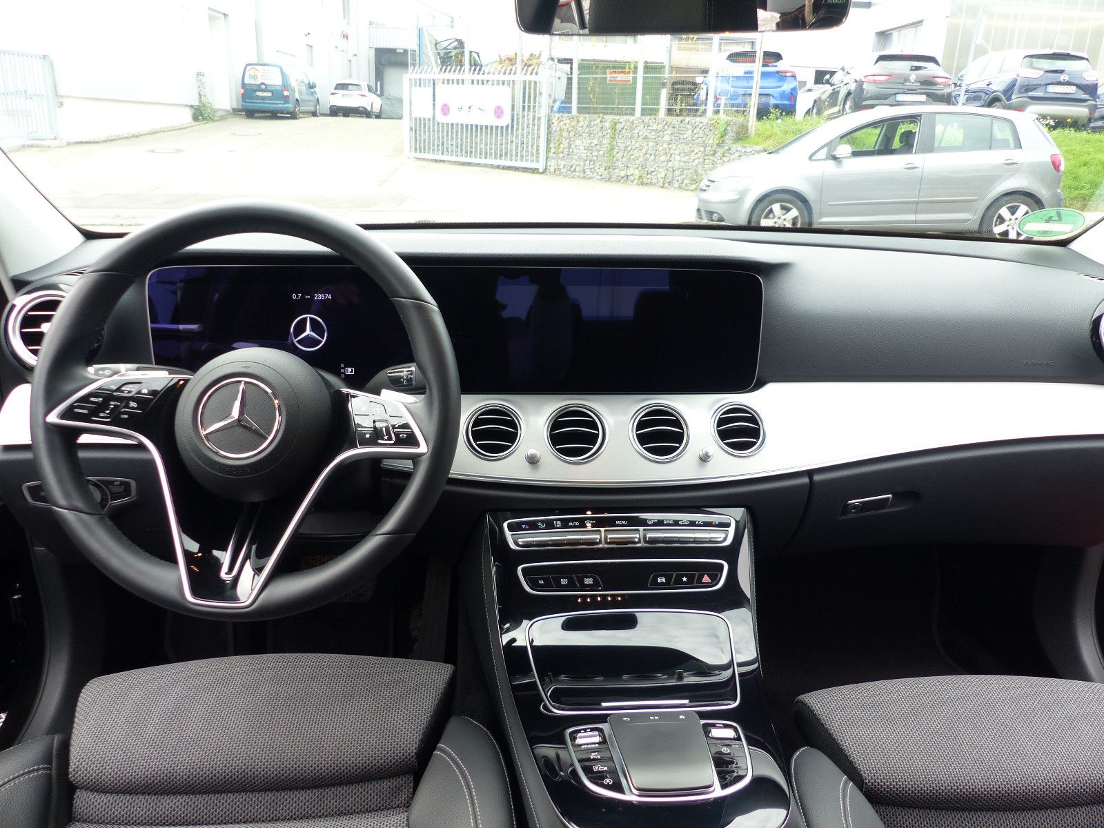 Mercedes-Benz E 220 d AVANGARDE - Samsaru's Car Outlet
