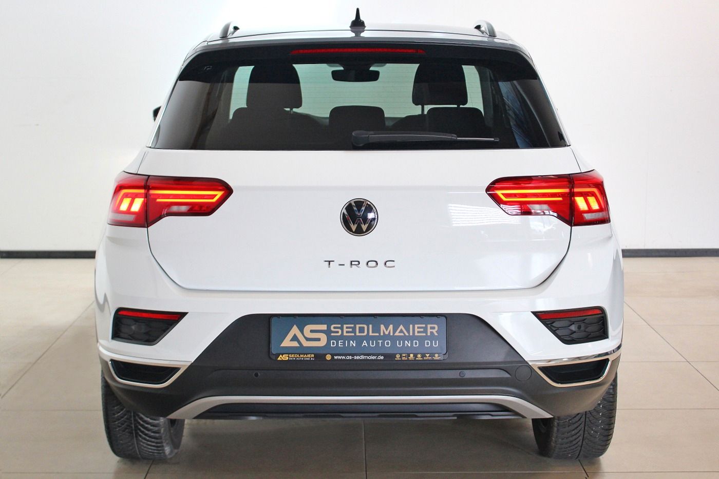 Volkswagen T-Roc 1.5 TSI Active - Samsaru's Car Outlet