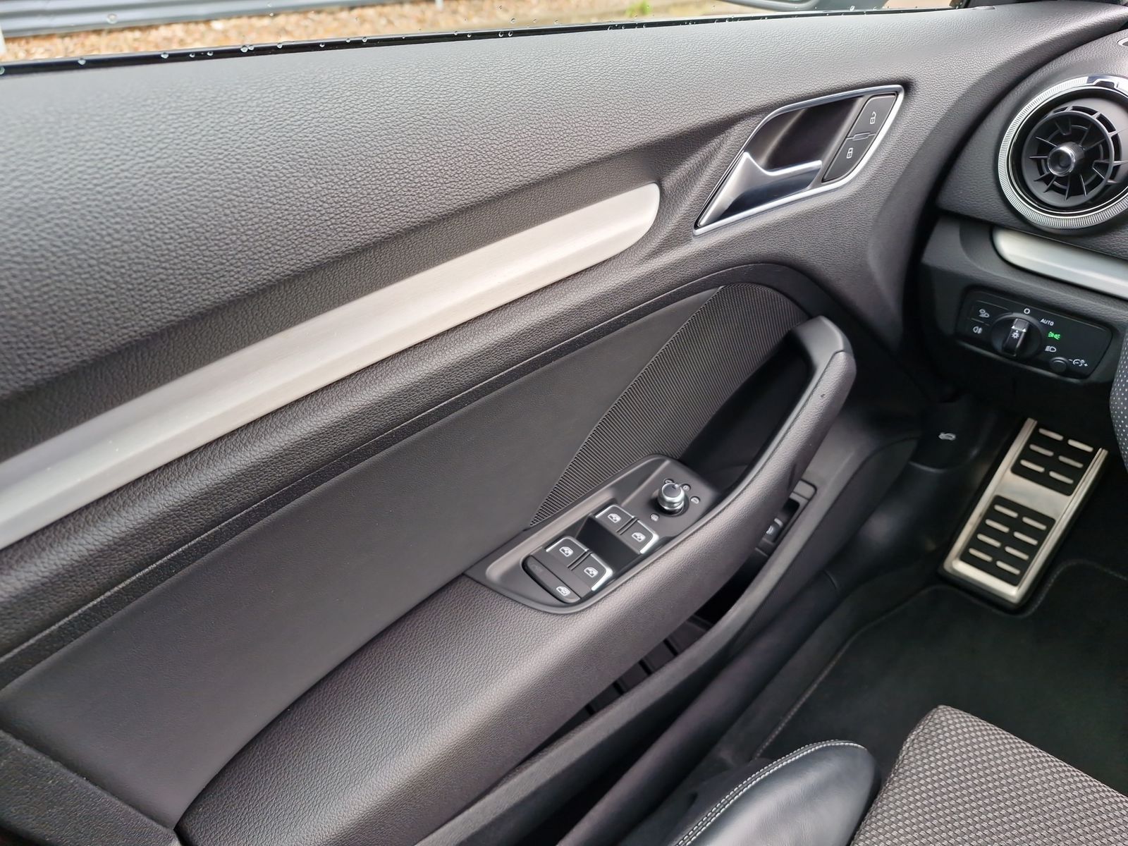 Audi A3 Sportback 40 TFSI e-tron S line - Samsaru's Car Outlet
