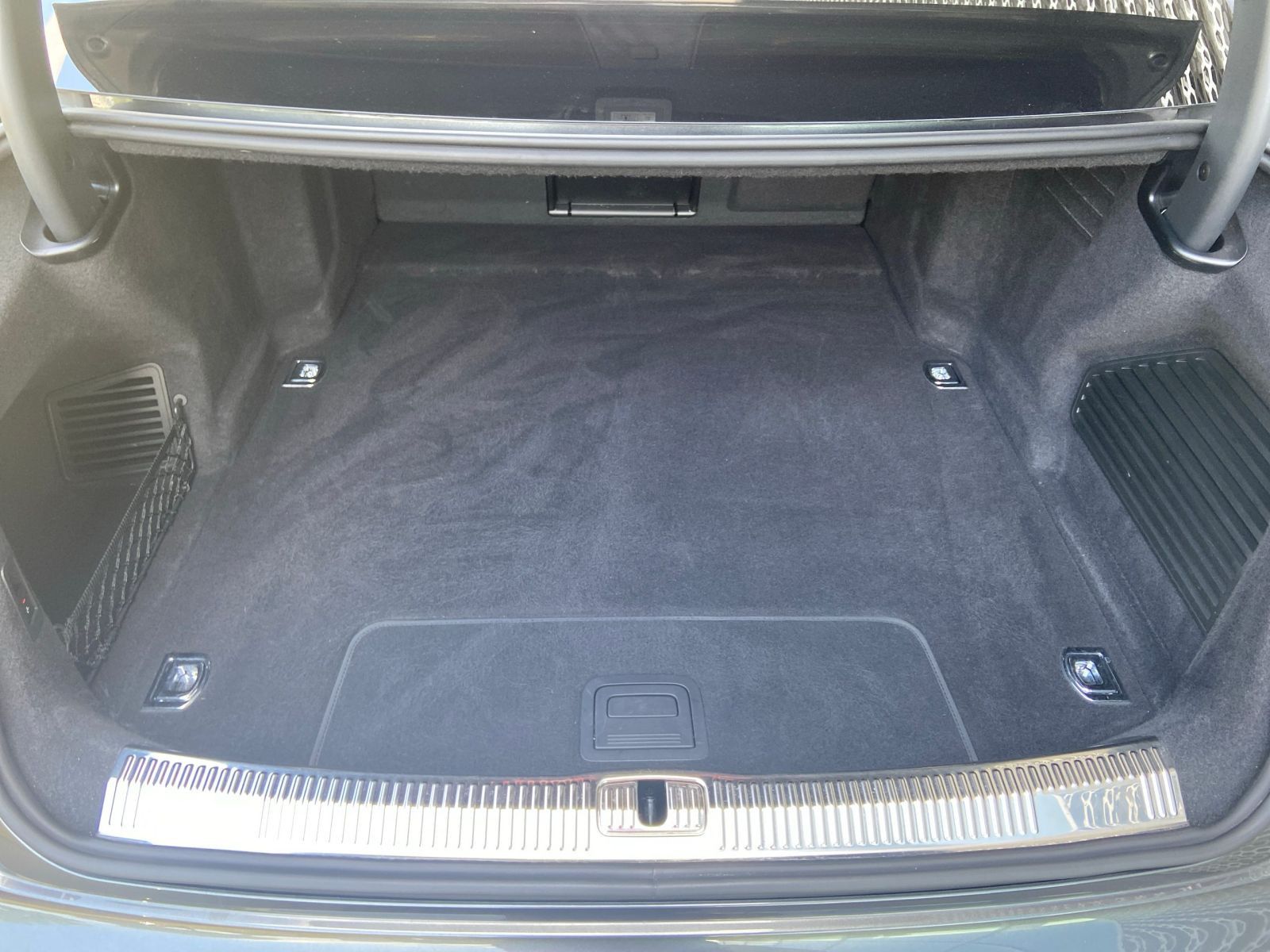Audi A8 60 TFSIe quattro - Samsaru's Car Outlet