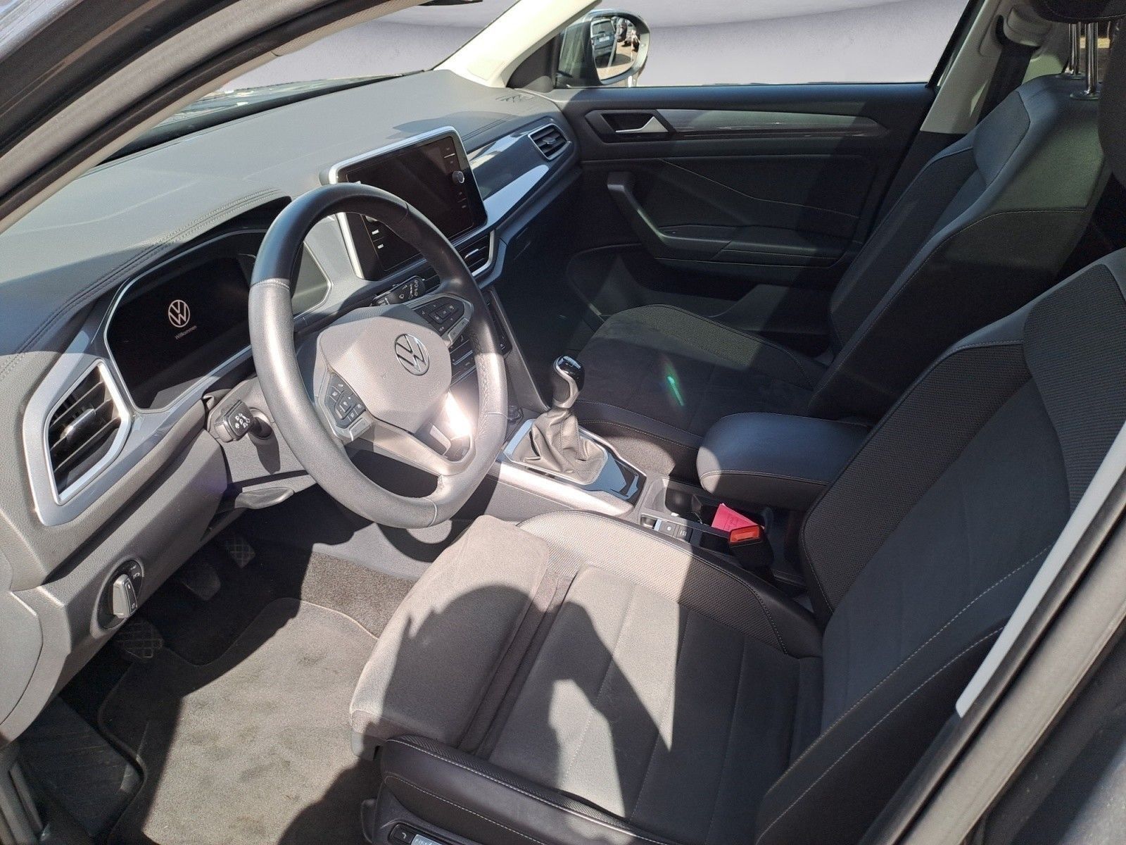 Volkswagen T-Roc 1.5 TSI *STYLE* - Samsaru's Car Outlet