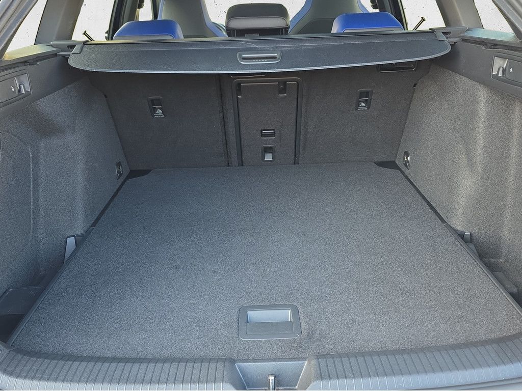 Volkswagen Golf VIII R Variant 2.0 TSI 4Motion HUD AHK PANO