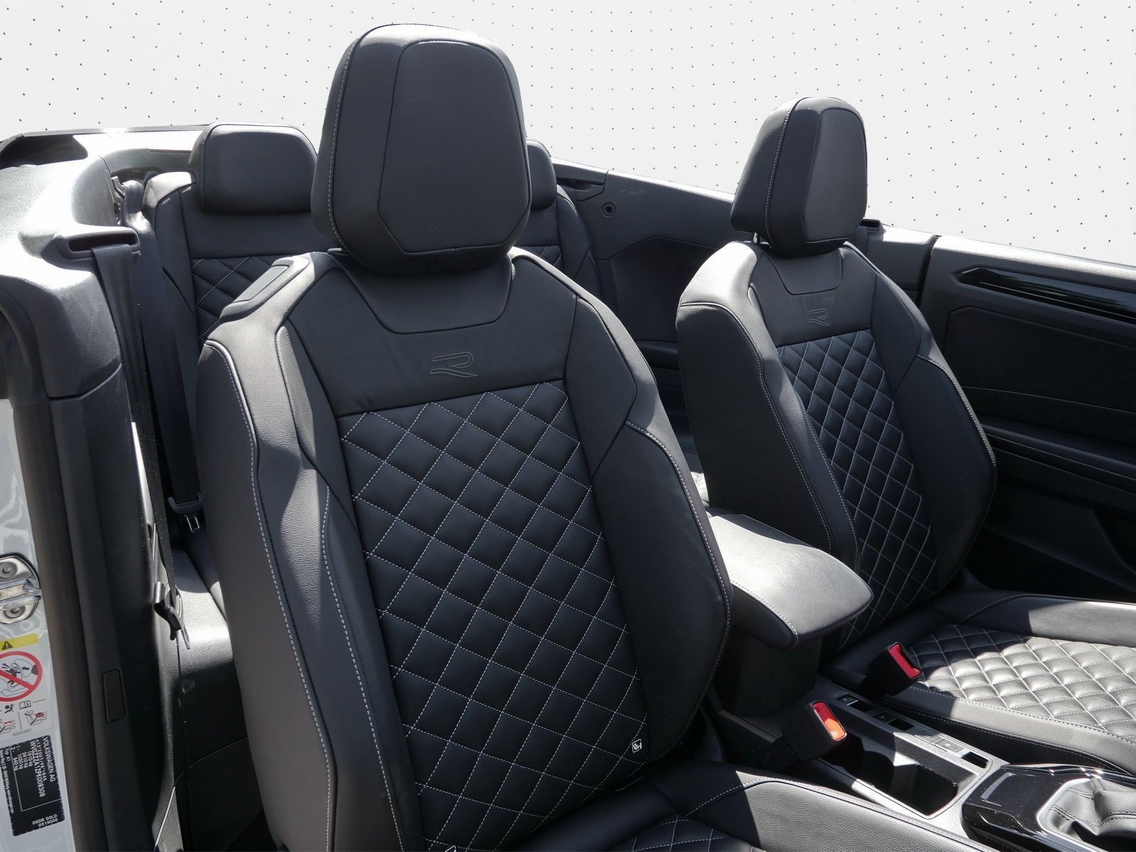 Volkswagen T-Roc TSI R-Line - Samsaru's Car Outlet