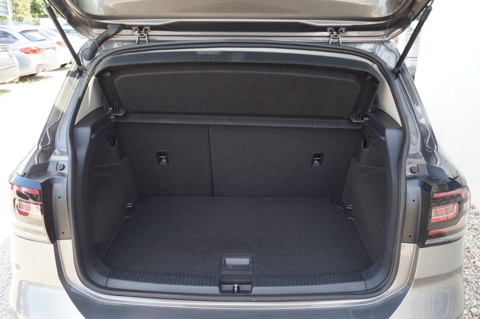 Volkswagen T-Cross Life DSG - Samsaru's Car Outlet