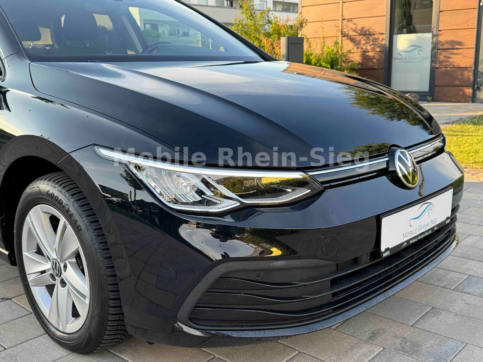 Volkswagen Golf 8 2.0 TDI Life - Samsaru's Car Outlet