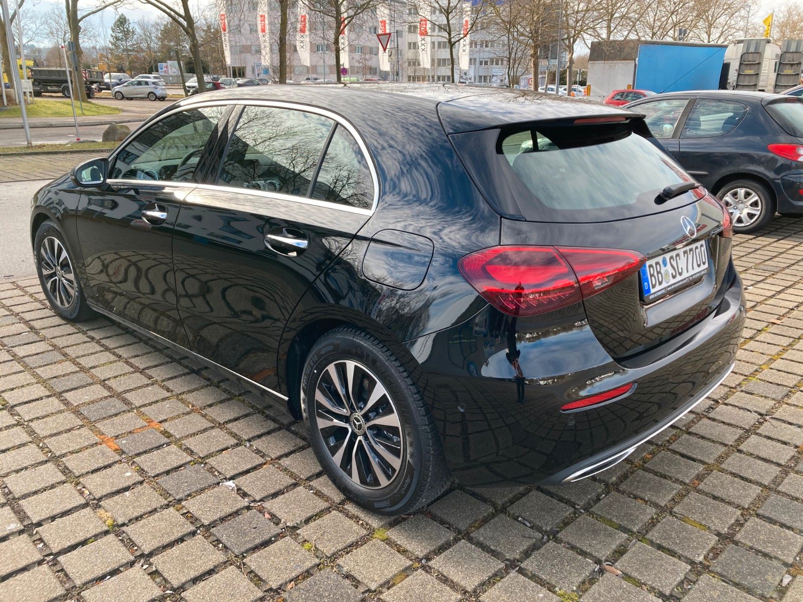 Mercedes-Benz A 180 - Samsaru's Car Outlet