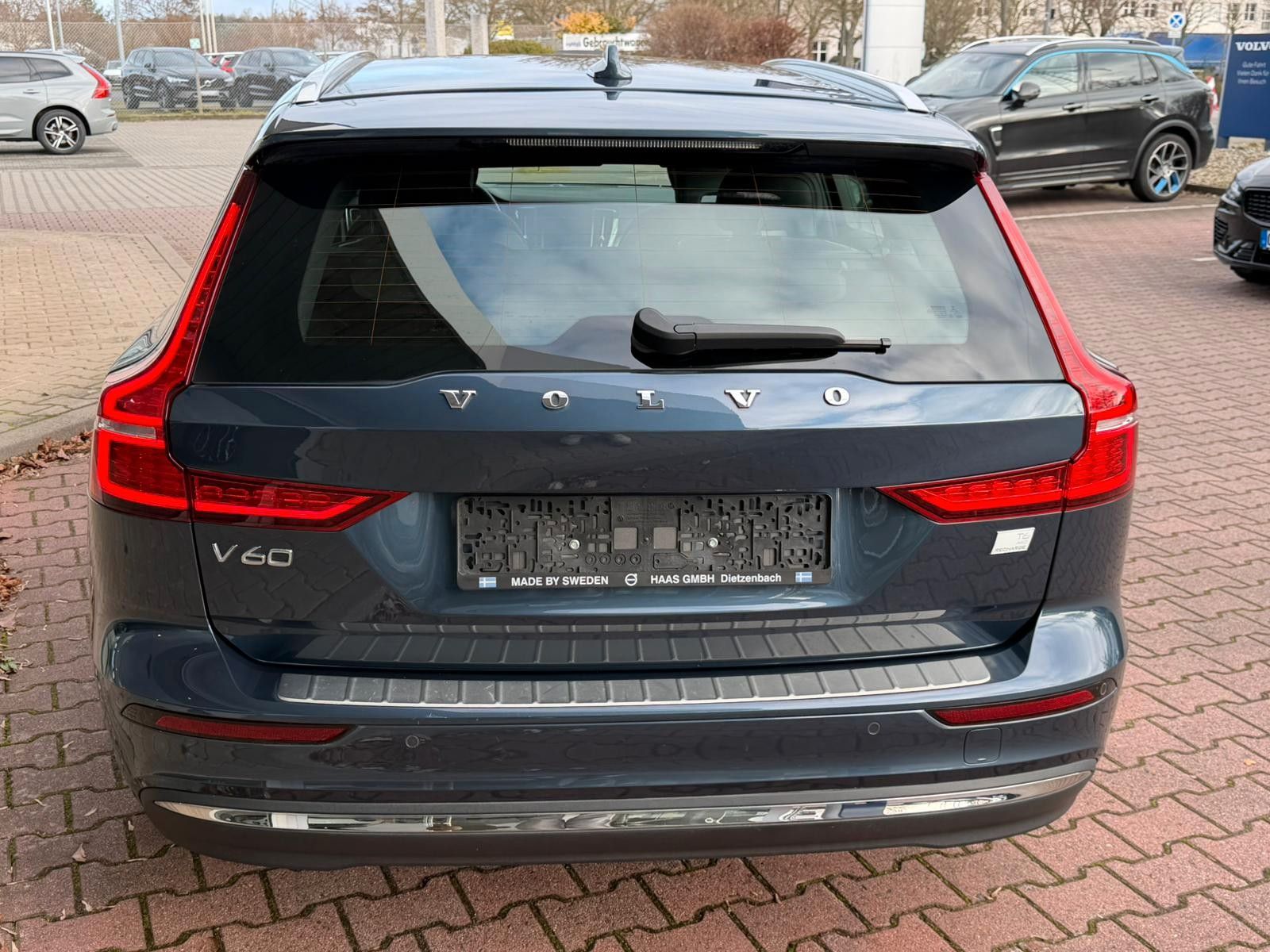 Volvo V60 T6 AWD Recharge Core Auto